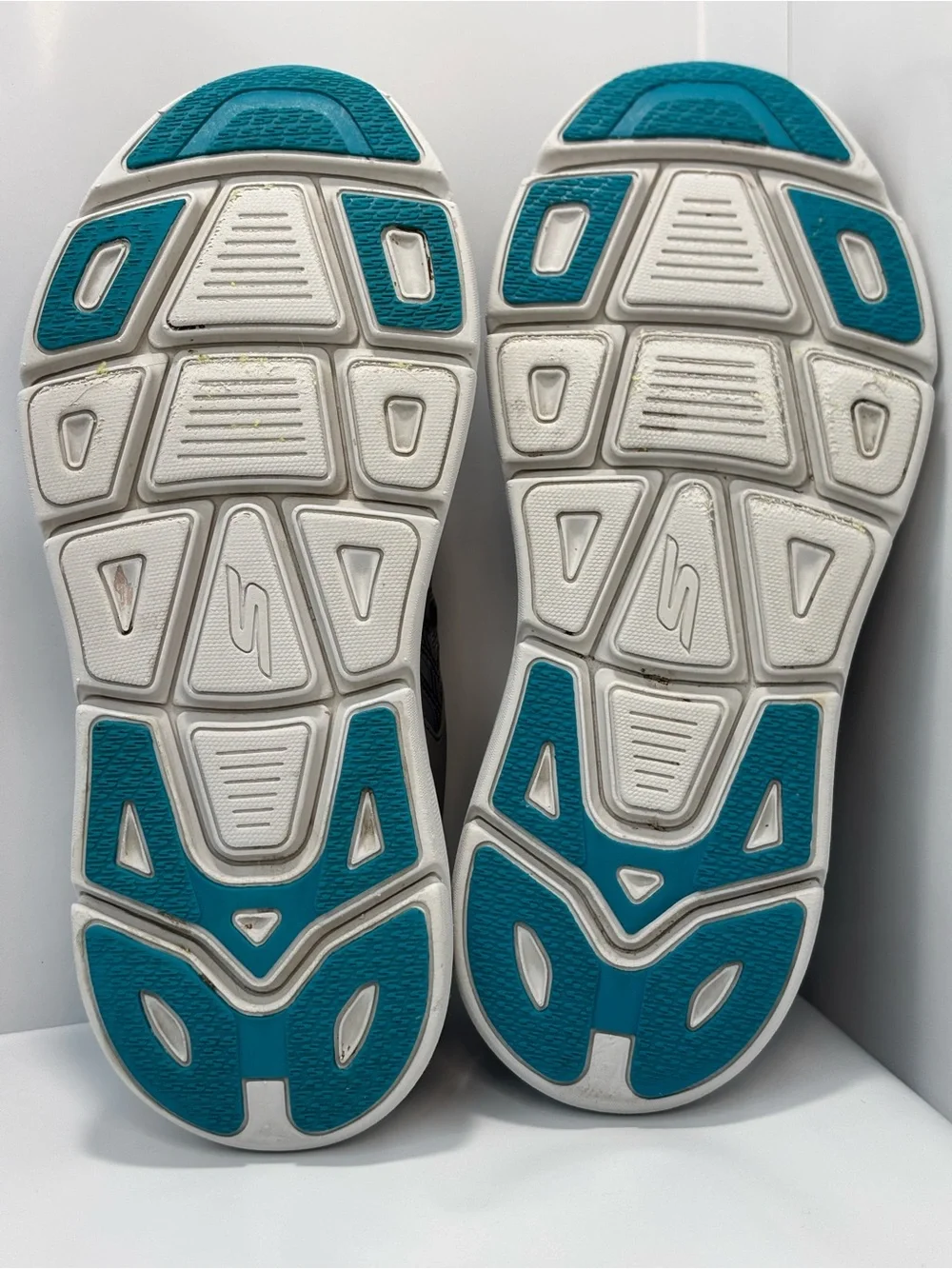 Skechers Womens Size 7 '92 Ultra Go Grey/Teal Shoes Athletic Running Lace 128136